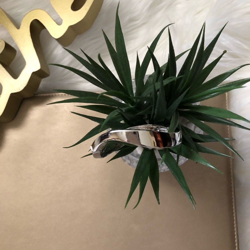 Lia Sophia Bracelet. New with out box